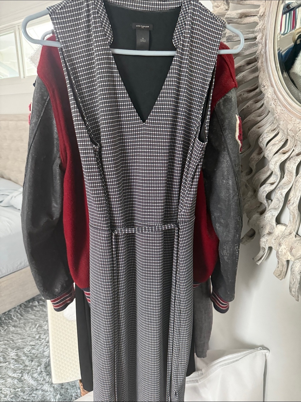 Ann Taylor Black and White V-Neck Sleeveless Dress